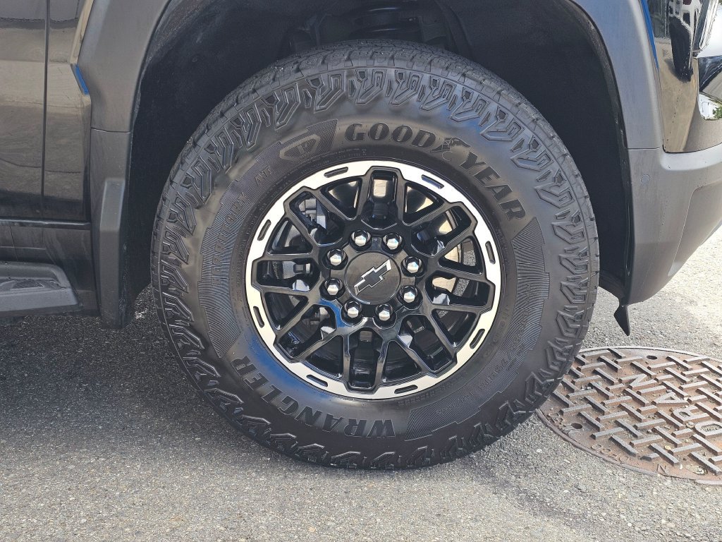 Used 2026 Chevrolet Silverado EV Trail Boss AWD/4WD image 9