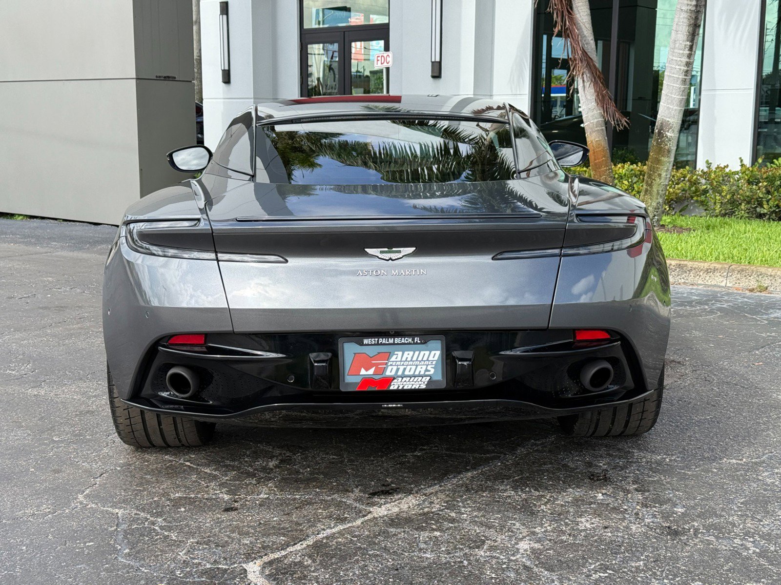 Used 2018 Aston Martin DB11 V12 RWD image 14