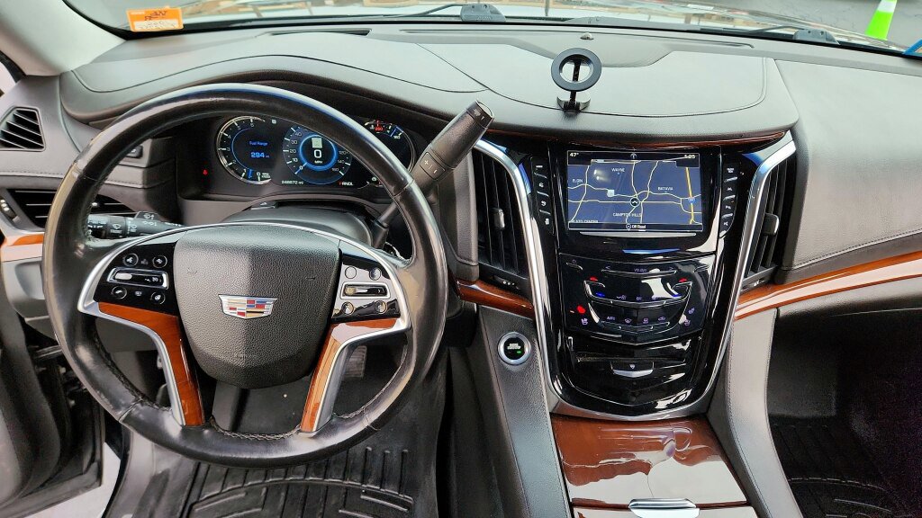 Used 2018 Cadillac Escalade ESV Luxury AWD/4WD image 15