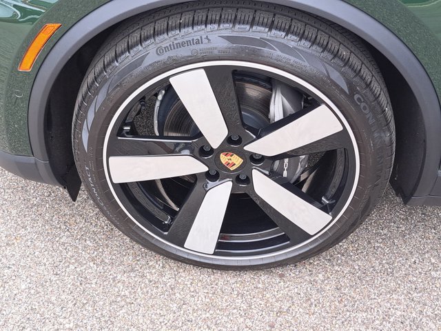 Certified 2024 Porsche Macan 4 Electric image 14