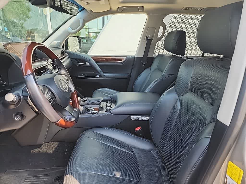 Used 2021 Lexus LX 570 4WD w/ Luxury Package image 5