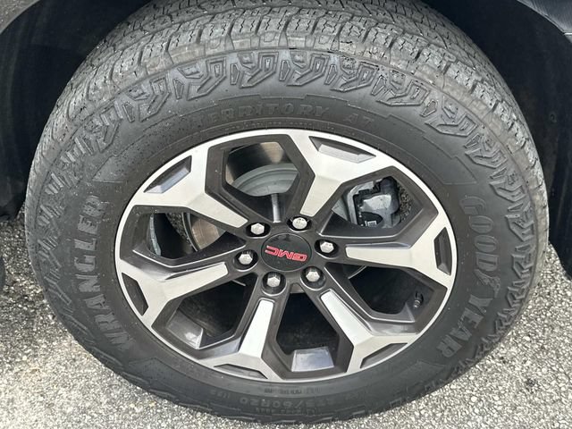 Used 2025 GMC Yukon AT4 Ultimate AWD/4WD image 17