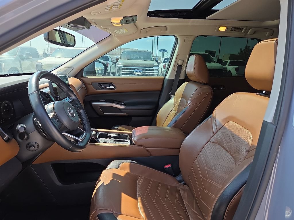 Used 2022 Nissan Pathfinder Platinum w/ Cargo Package FWD image 24