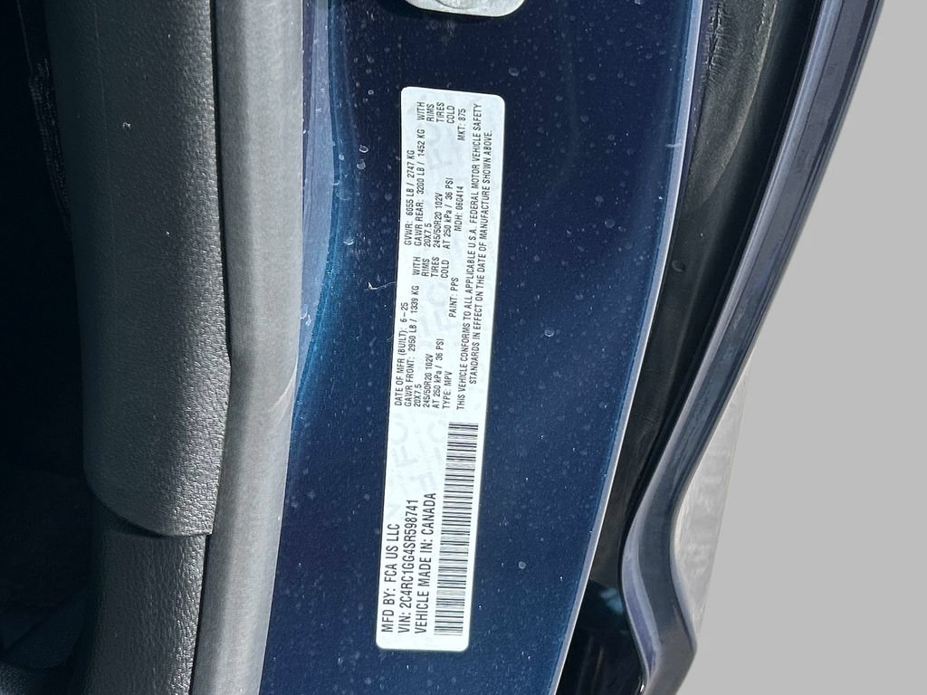 Used 2025 Chrysler Pacifica Limited FWD image 10