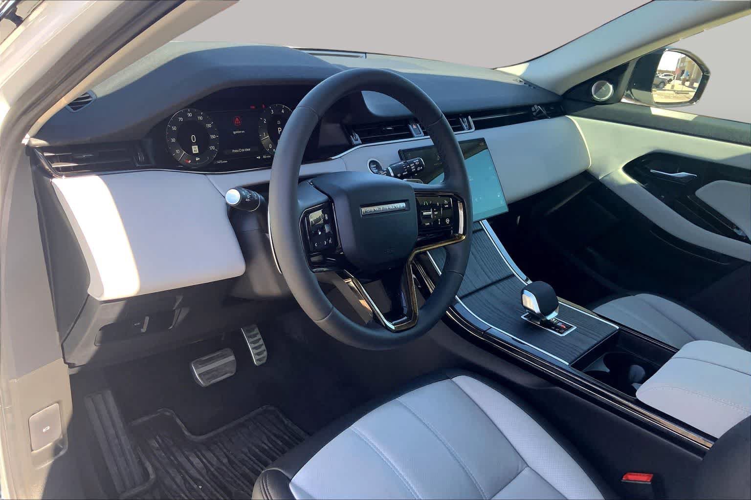 Certified 2025 Land Rover Range Rover Evoque Dynamic SE AWD/4WD image 17