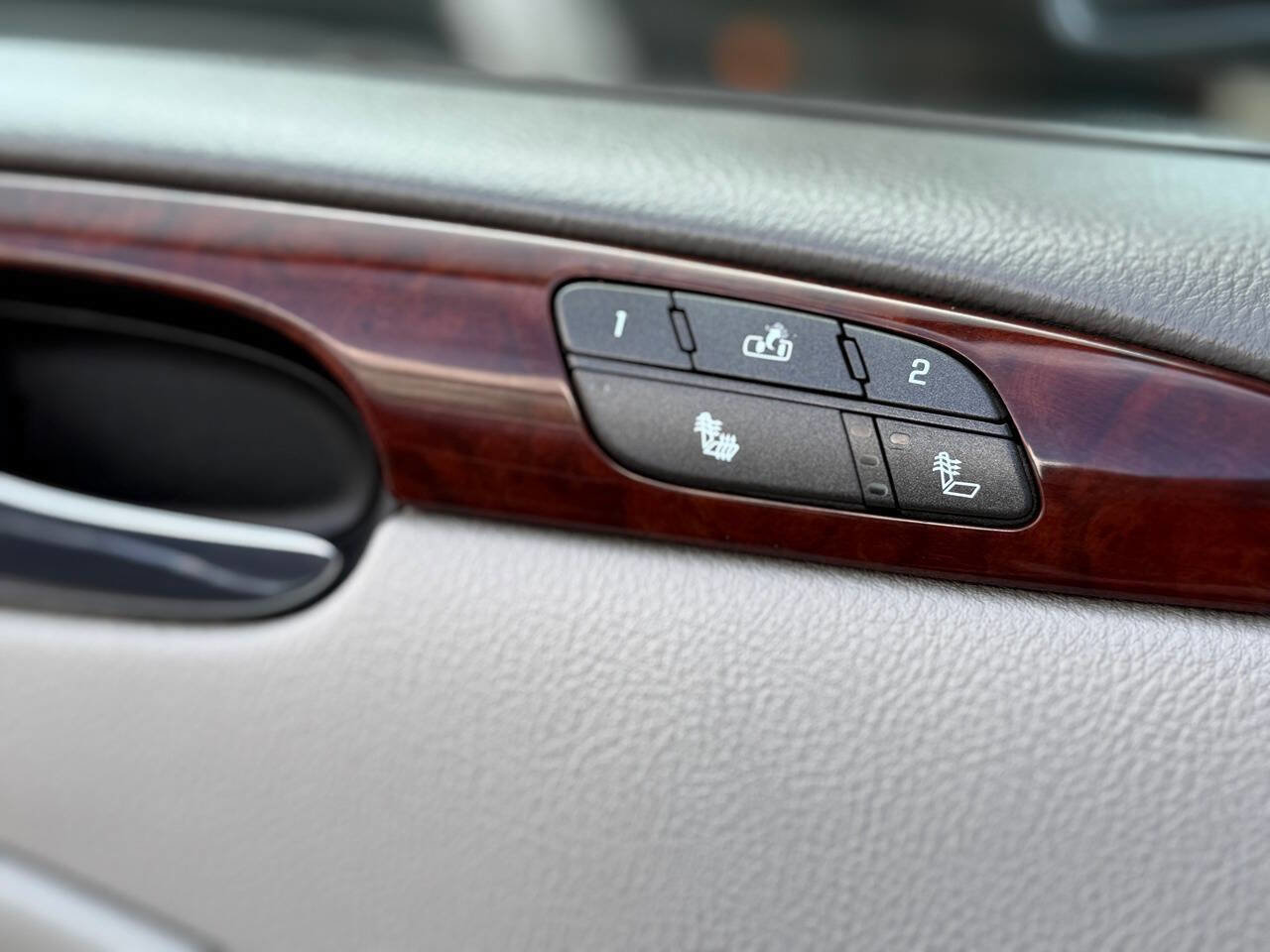 Used 2007 Buick Lucerne CXL w/ Luxury Package image 33