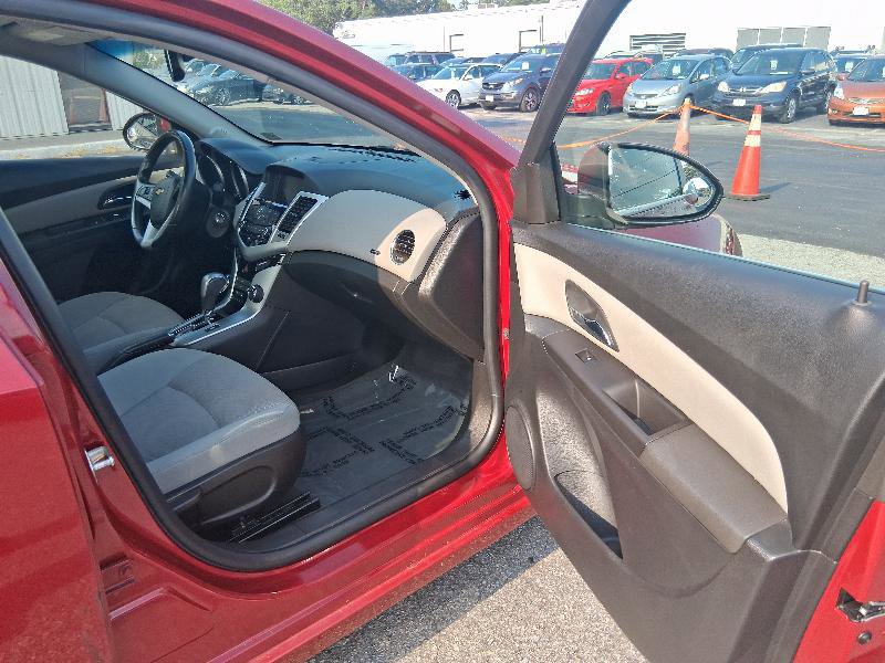 Used 2014 Chevrolet Cruze LT image 26