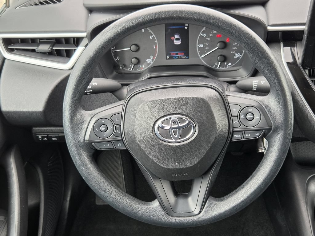 Used 2025 Toyota Corolla LE FWD image 14