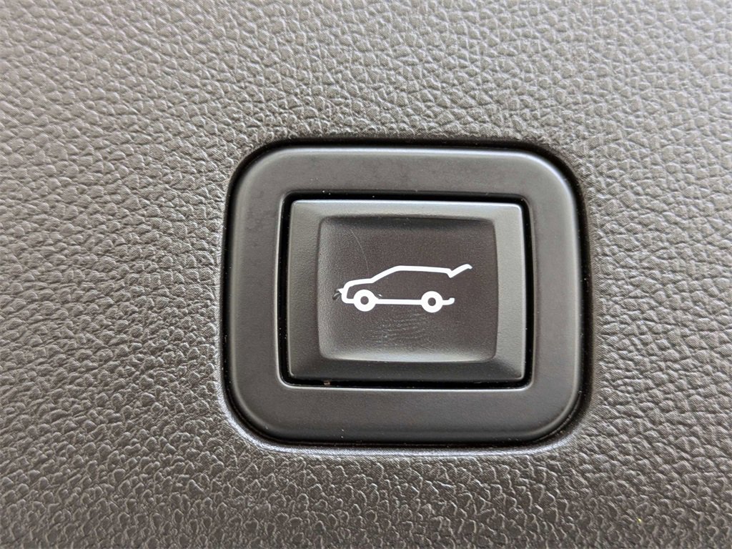 Used 2021 GMC Yukon Denali w/ Denali Premium Package image 13