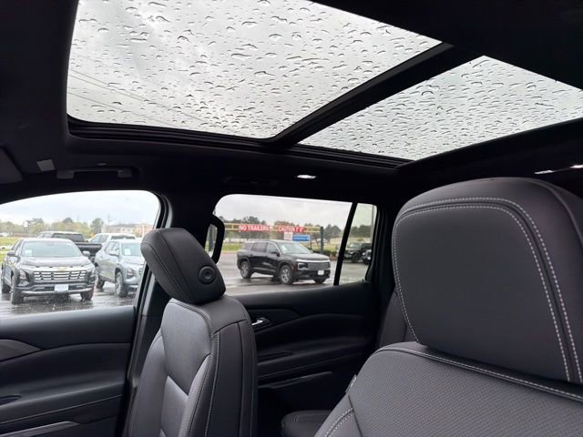 New 2026 Chevrolet Traverse LT w/ Sun and Wheel Package FWD image 10