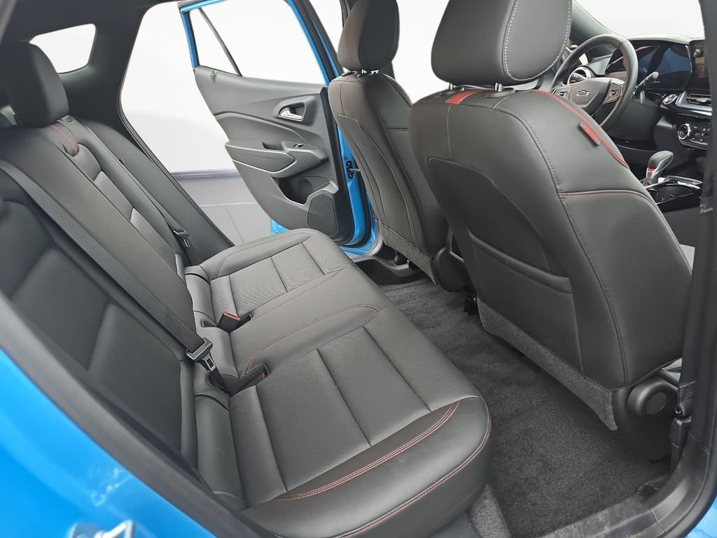 Used 2025 Chevrolet Trax RS w/ Driver Confidence Package FWD image 11
