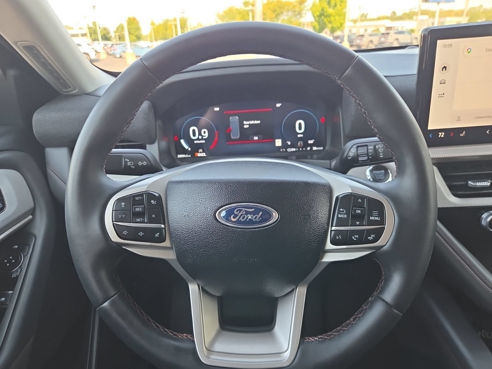 Used 2025 Ford Explorer Active AWD/4WD image 26