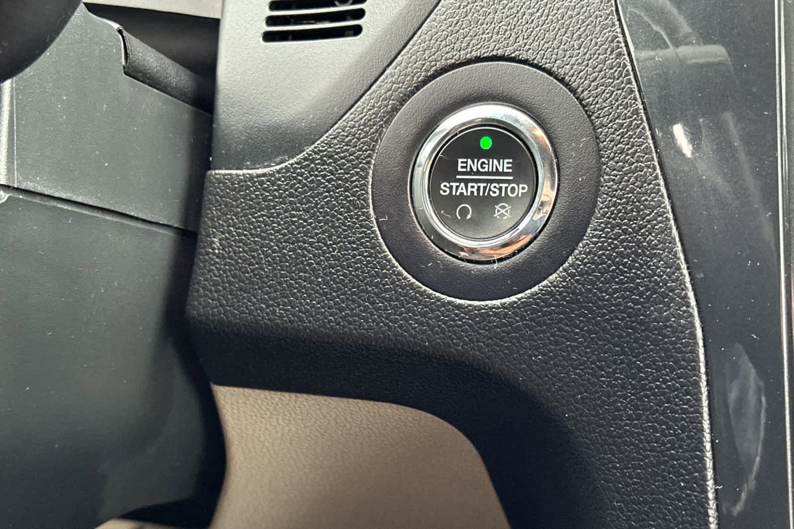 Used 2018 Ford Explorer XLT w/ Equipment Group 202A image 25