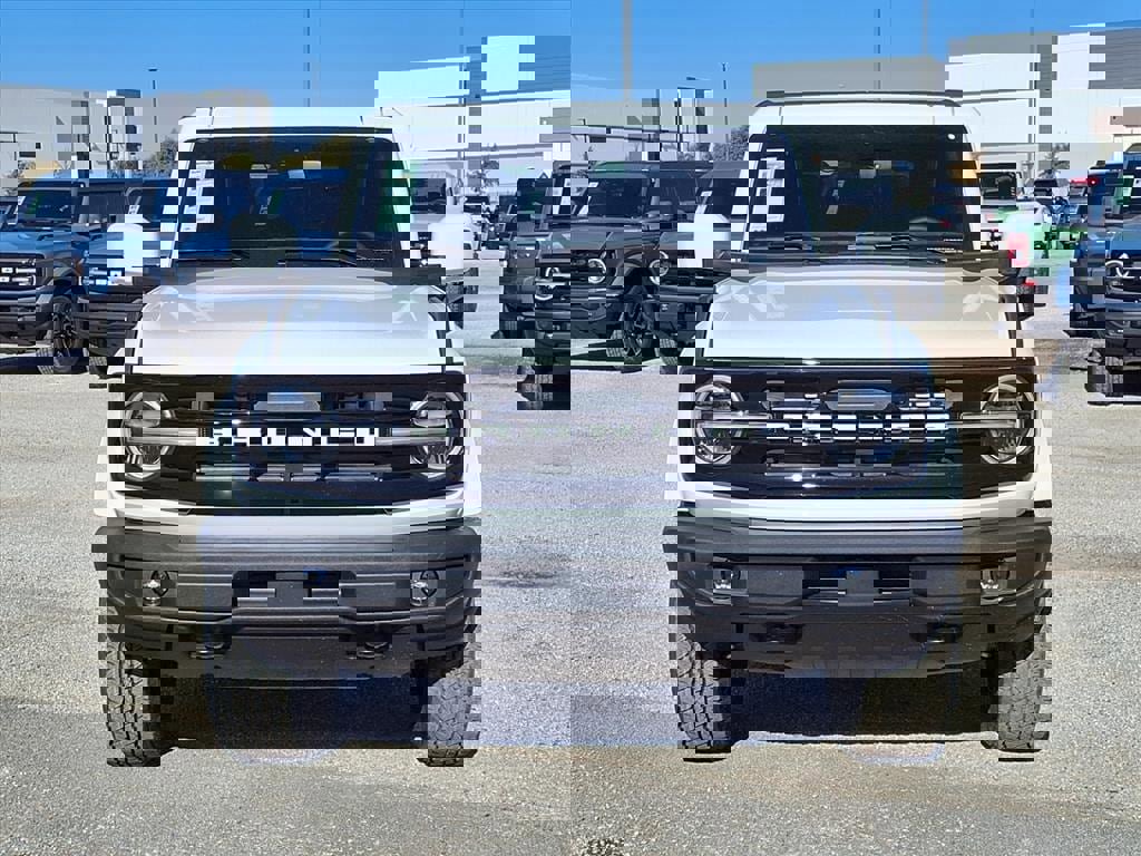 New 2025 Ford Bronco Outer Banks image 2