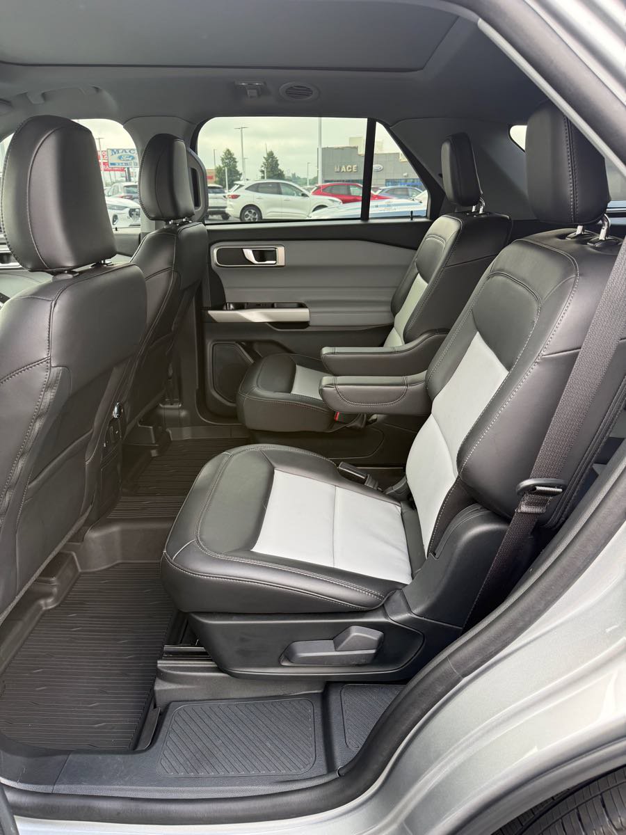 Used 2023 Ford Explorer XLT w/ Equipment Group 202A AWD/4WD image 15