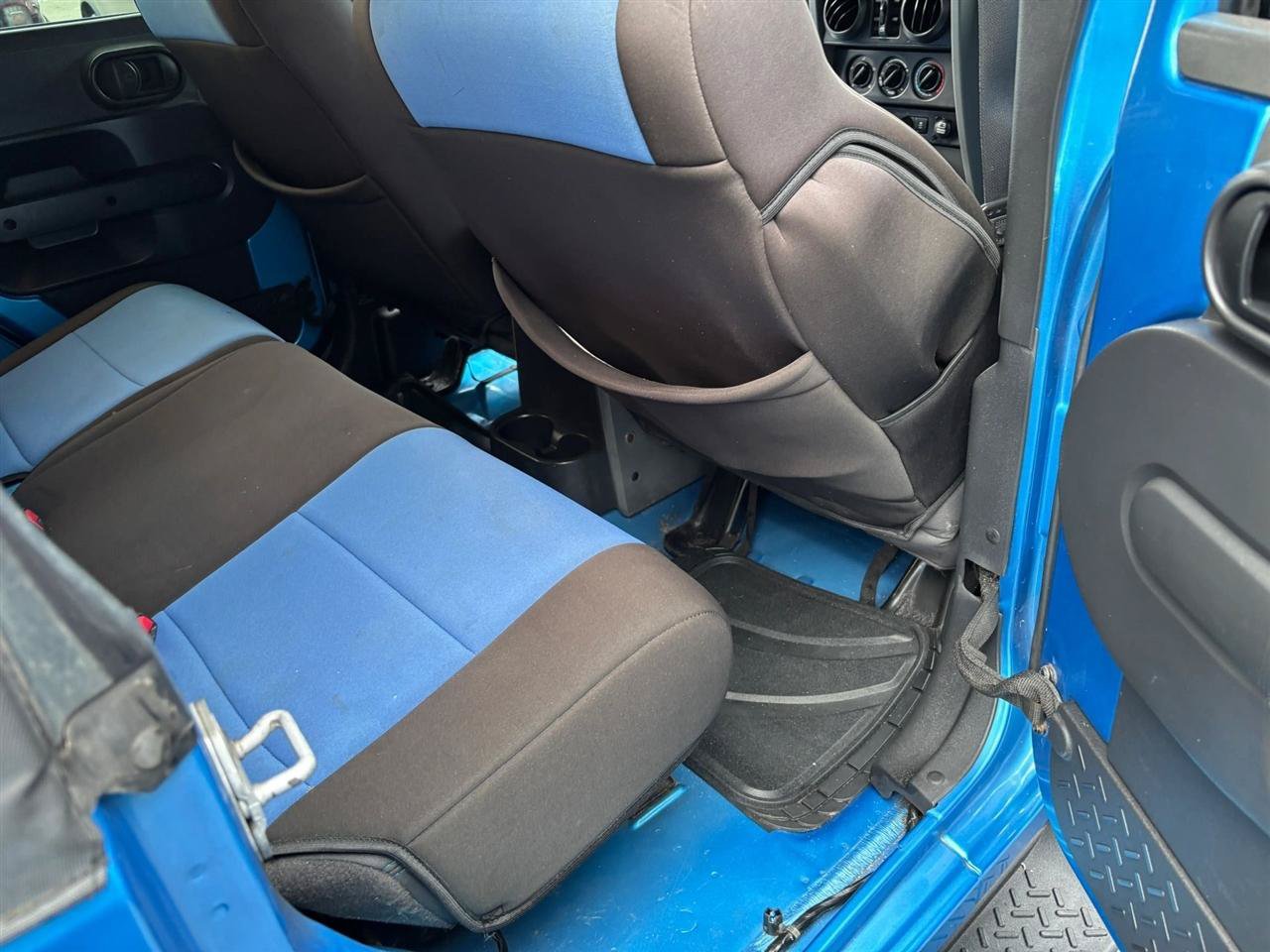 Used 2010 Jeep Wrangler Unlimited Sport AWD/4WD image 12