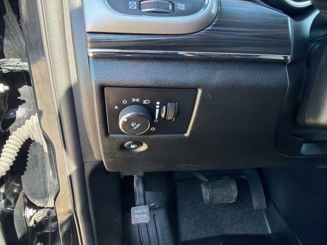 Used 2021 Jeep Grand Cherokee Limited AWD/4WD image 31