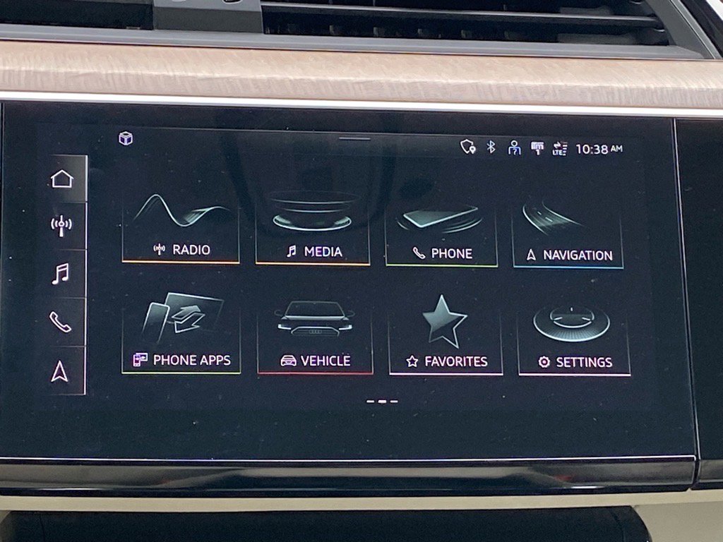 Used 2022 Audi e-tron Premium w/ Convenience Plus Package image 10