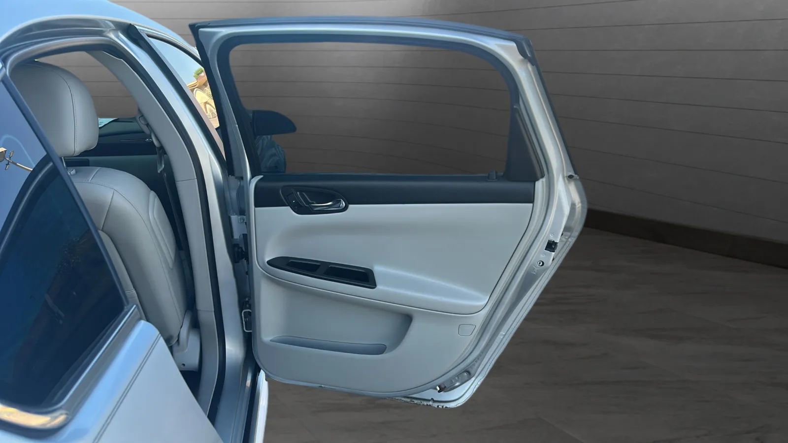 Used 2011 Chevrolet Impala LT w/ Luxury Edition Package FWD image 45