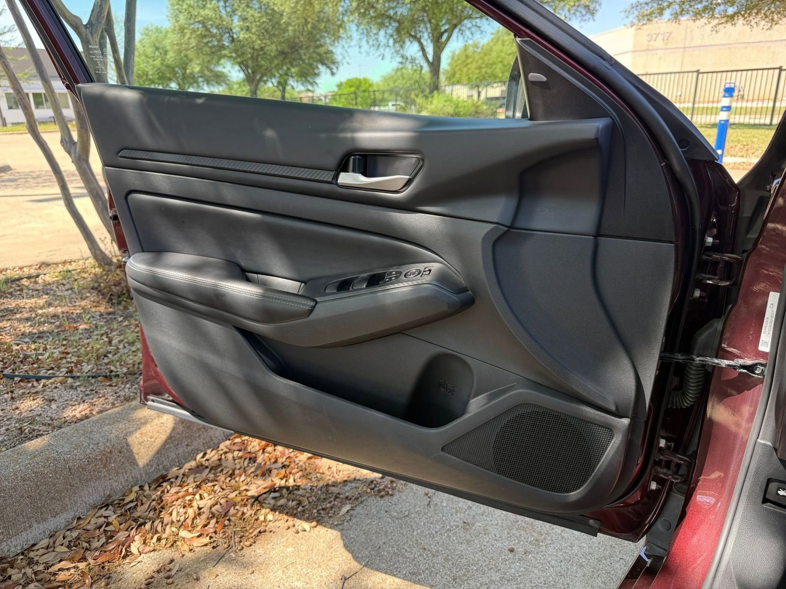 Used 2025 Nissan Altima 2.5 SV FWD image 18