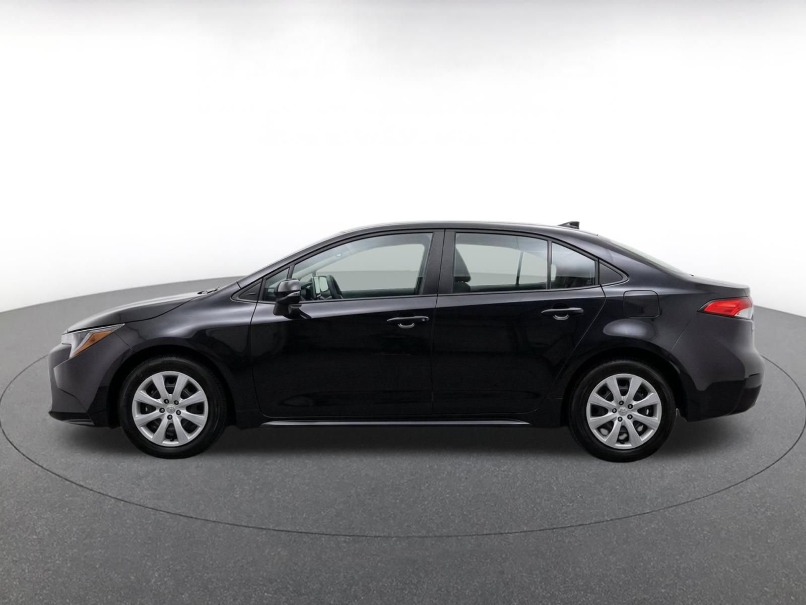 Used 2025 Toyota Corolla LE FWD image 4