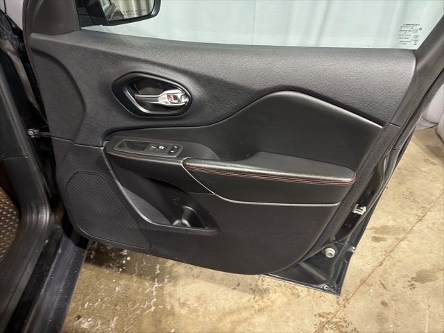 Used 2022 Jeep Cherokee Trailhawk w/ Premium Leather Package image 15