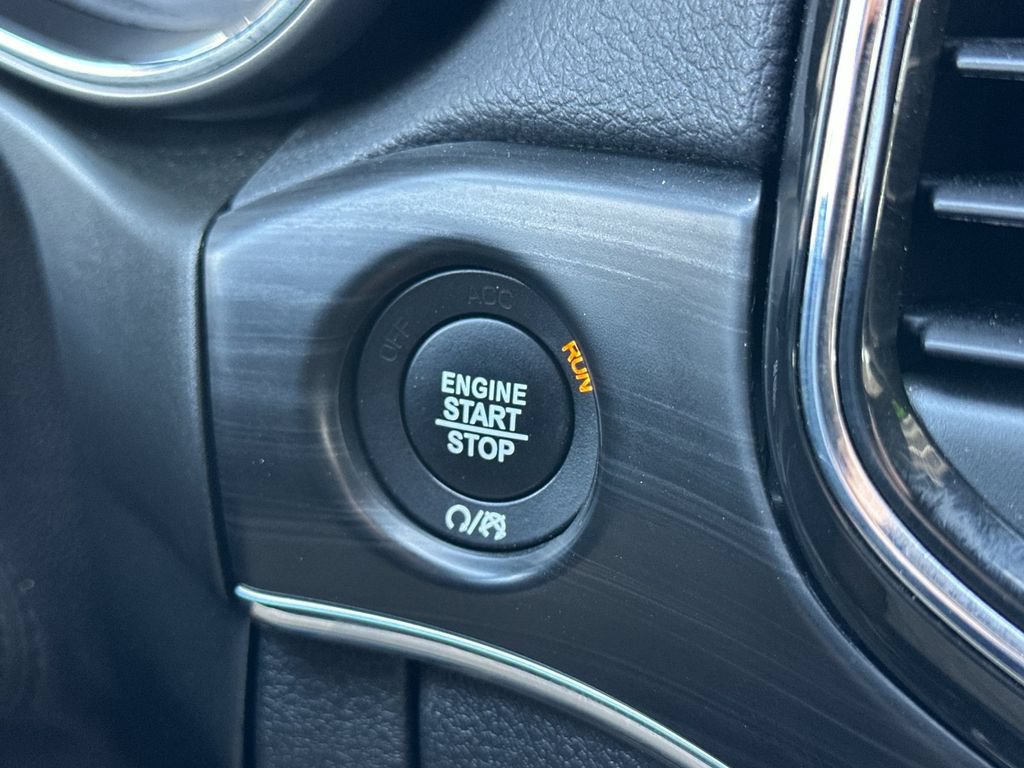 Used 2022 Jeep Grand Cherokee Limited w/ Tech Group AWD/4WD image 21
