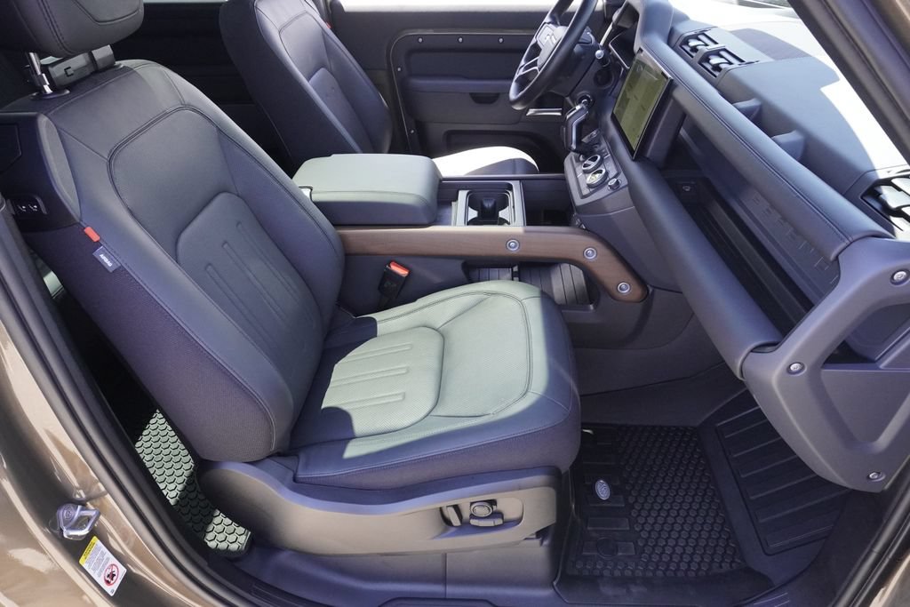 Used 2023 Land Rover Defender 90 X AWD/4WD image 23