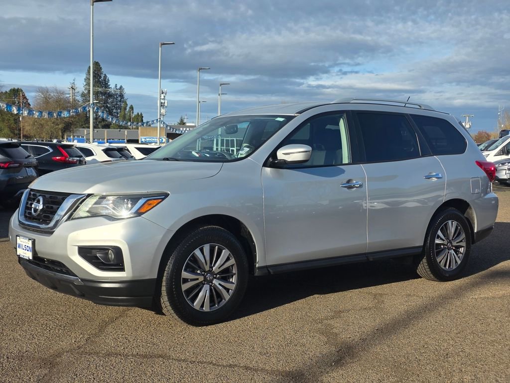 Used 2018 Nissan Pathfinder SV image 1
