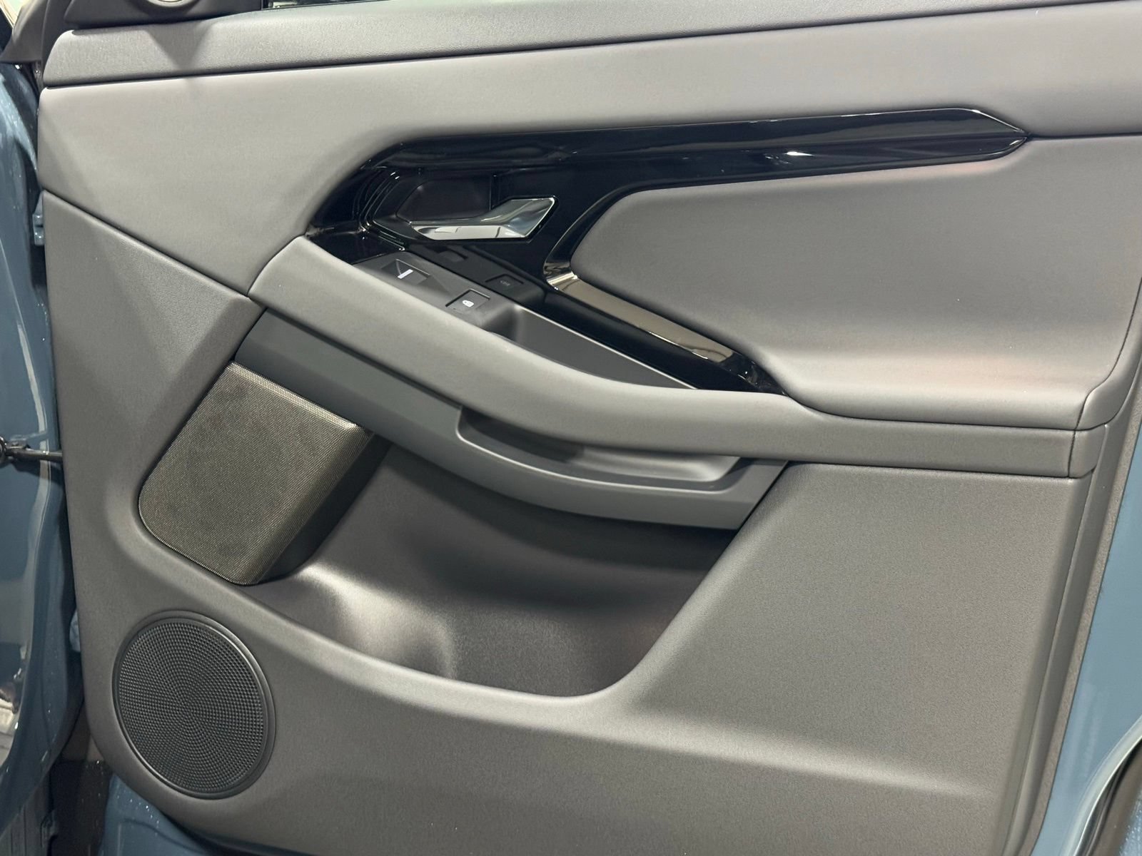 New 2026 Land Rover Range Rover Evoque Dynamic SE AWD/4WD image 46