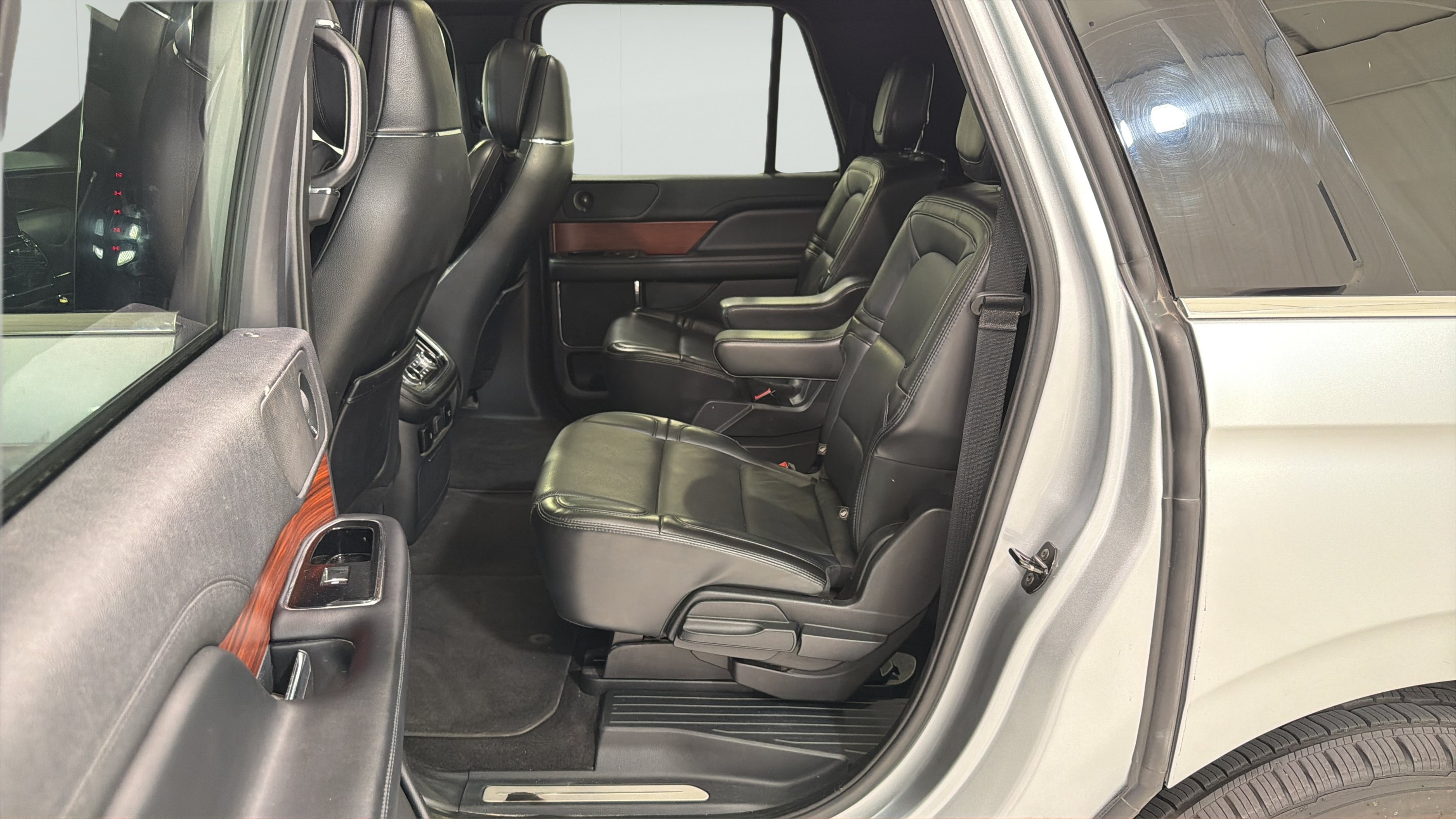Used 2020 Lincoln Navigator L Reserve RWD image 22