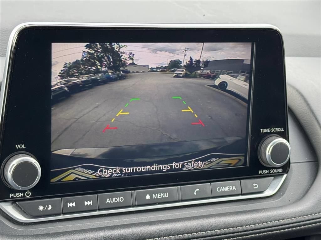 Certified 2025 Nissan Rogue SV FWD image 25