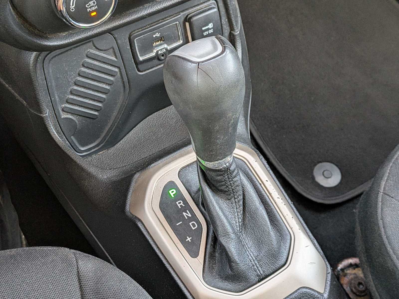 Used 2017 Jeep Renegade Latitude FWD image 28
