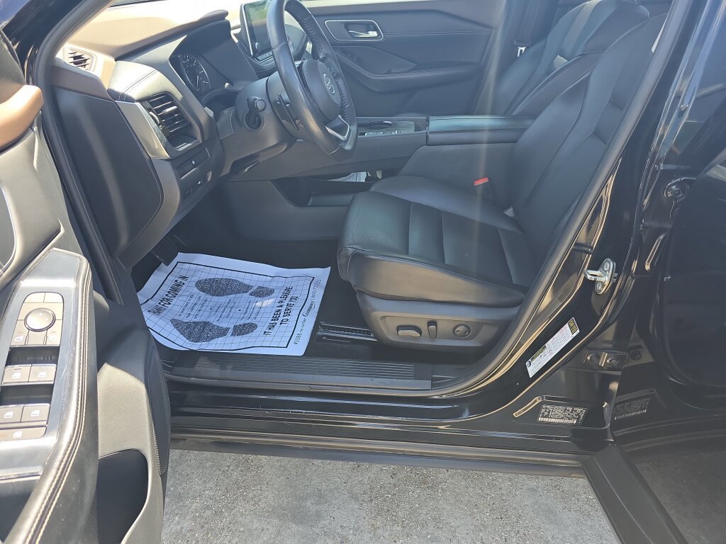 Used 2021 Nissan Rogue SV w/ Premium Package image 13