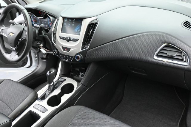 Used 2017 Chevrolet Cruze LS FWD image 32
