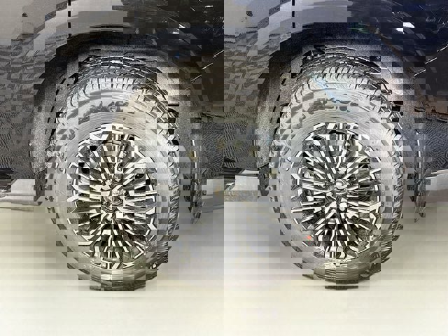 New 2025 Nissan Armada SL w/ Captain's Chari Seat Package image 9