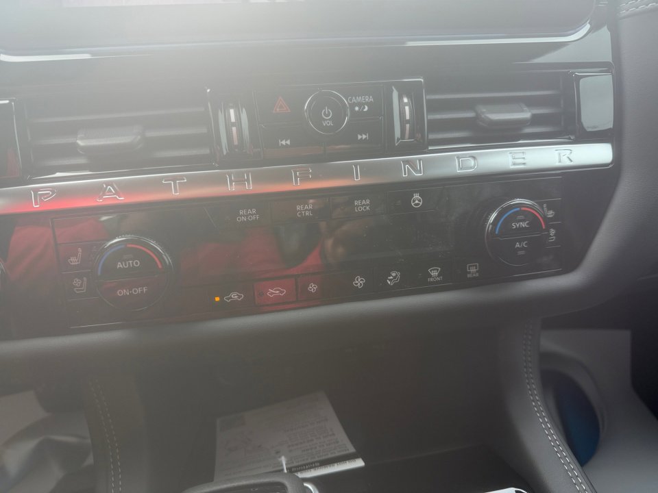 New 2026 Nissan Pathfinder Platinum image 18