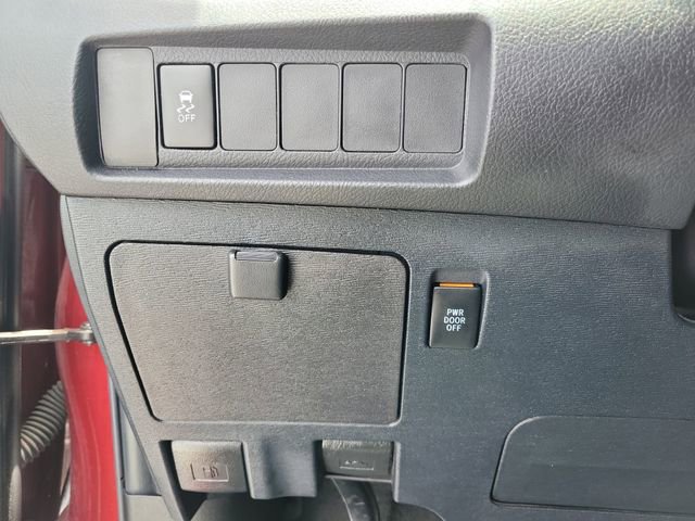 Used 2017 Toyota Sienna SE FWD image 17
