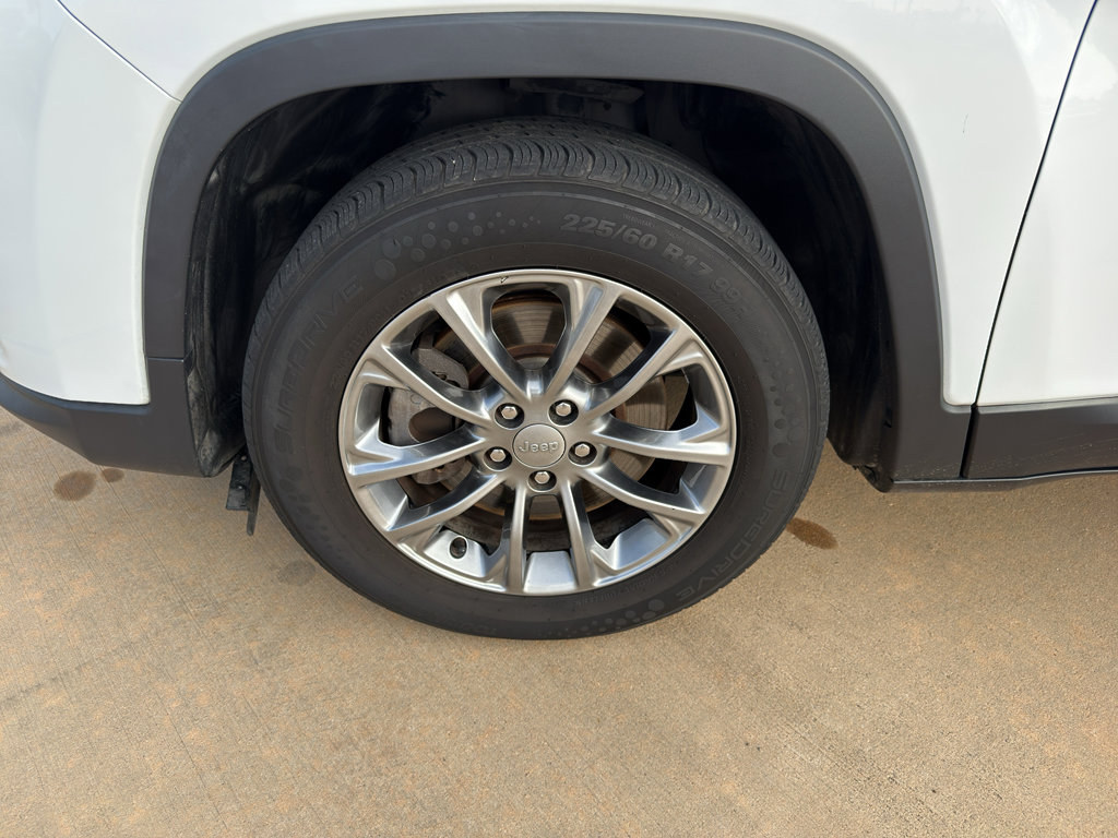 Used 2020 Jeep Cherokee Latitude Plus image 28