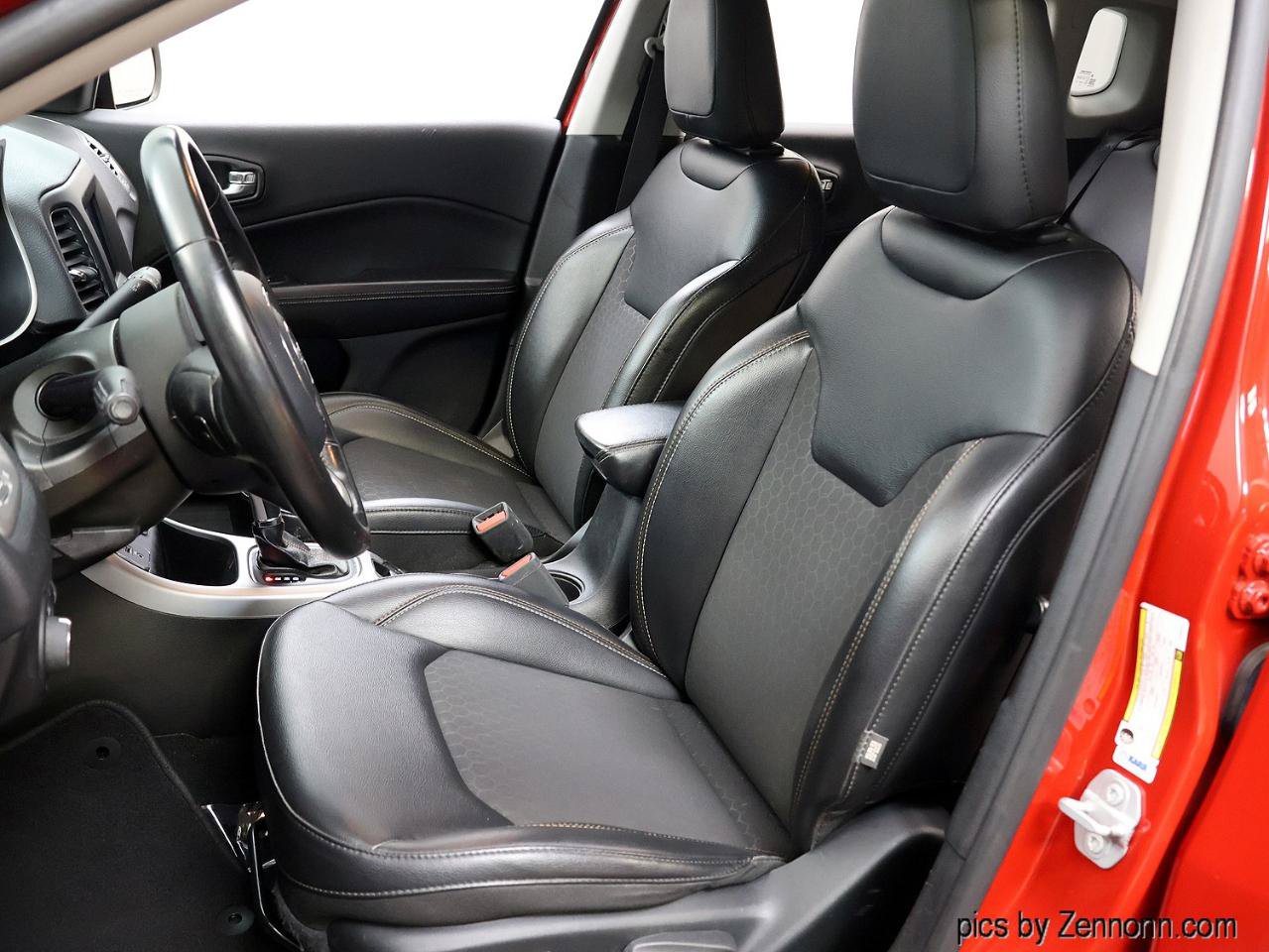 Used 2019 Jeep Compass Latitude FWD image 11
