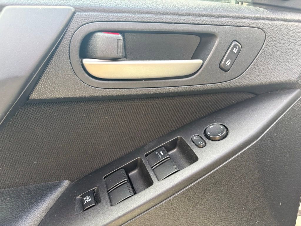 Used 2012 MAZDA MAZDA3 i Touring image 12