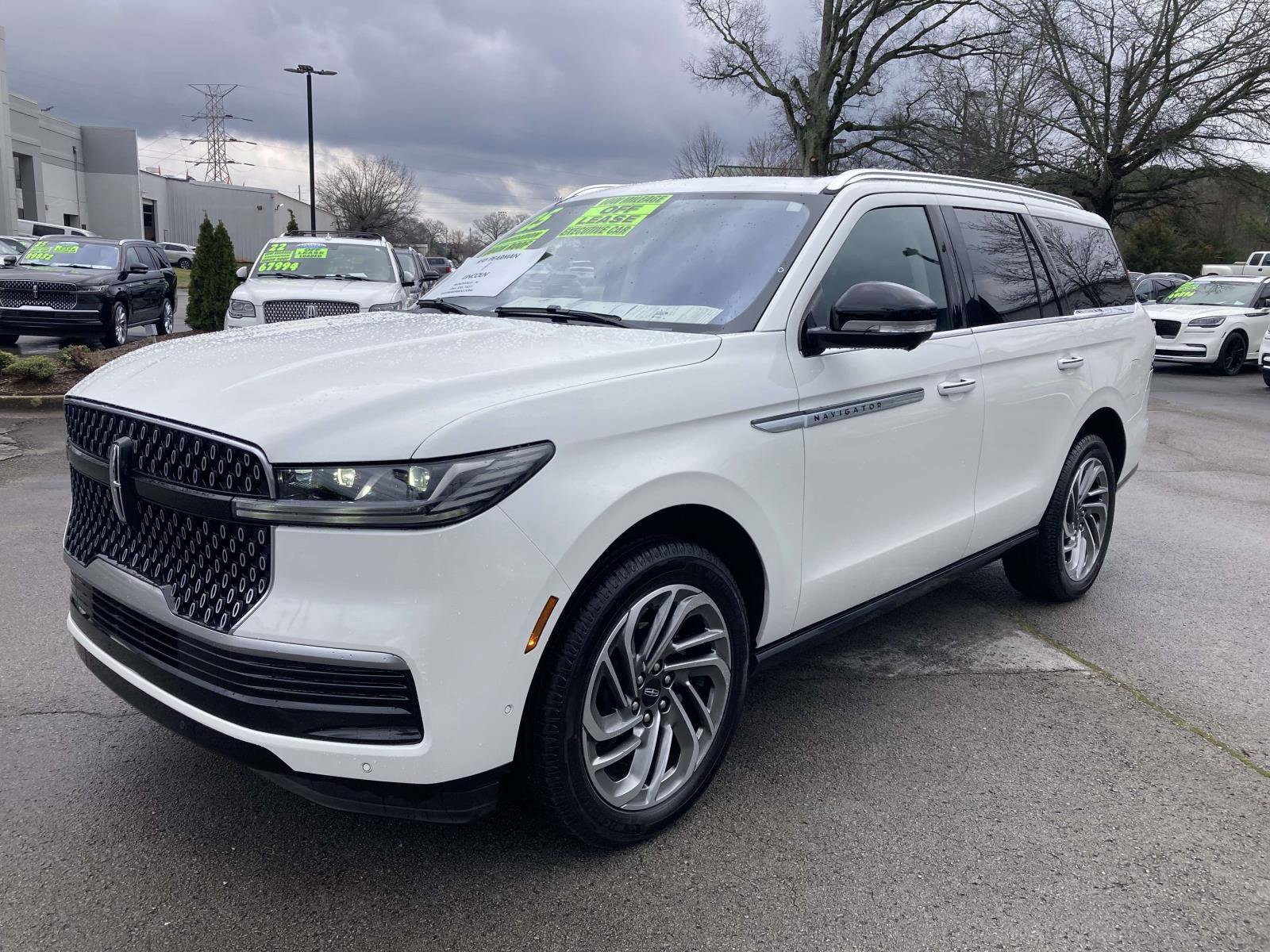 Used 2025 Lincoln Navigator Reserve image 9
