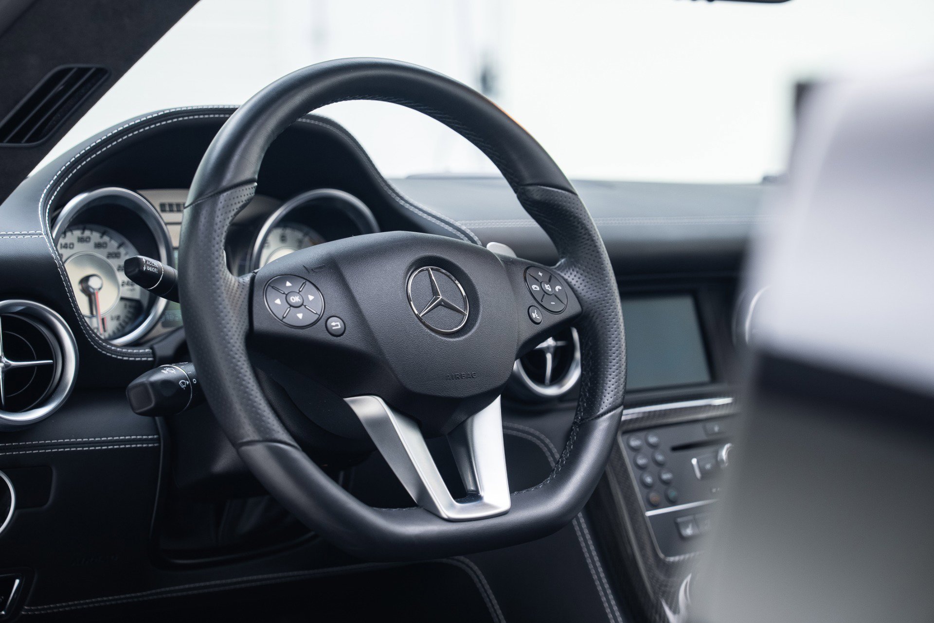 Used 2012 Mercedes-Benz SLS AMG image 25