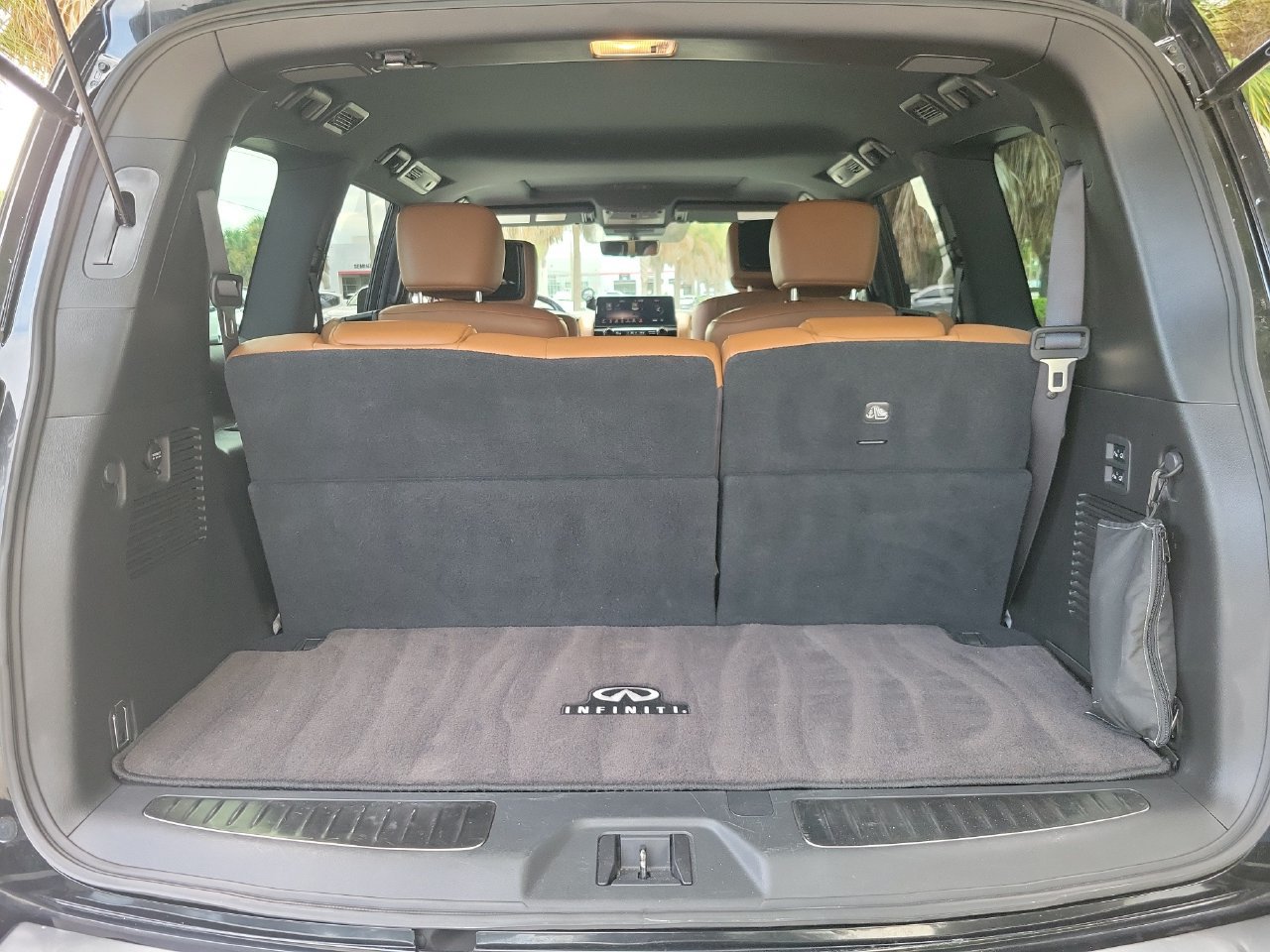 Used 2023 INFINITI QX80 Sensory w/ Cargo Package AWD/4WD image 8