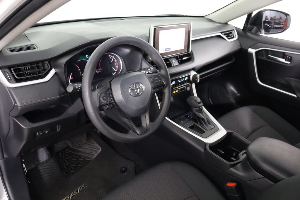 Used 2025 Toyota RAV4 XLE FWD image 25