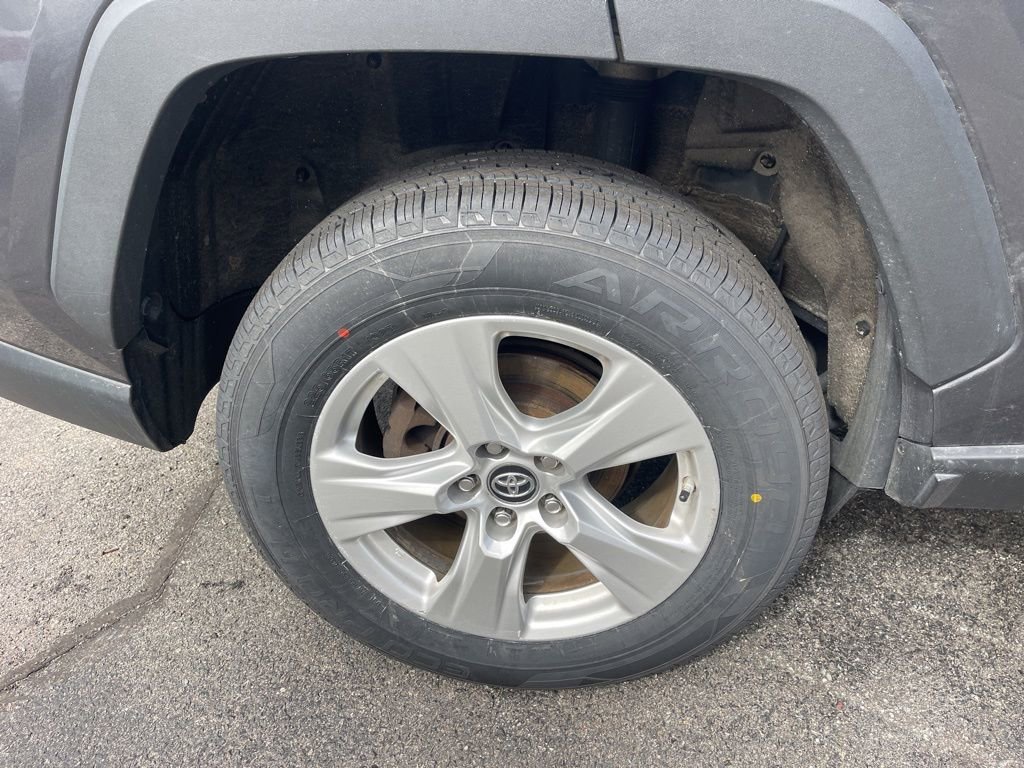 Used 2019 Toyota RAV4 XLE w/ Convenience Package image 10