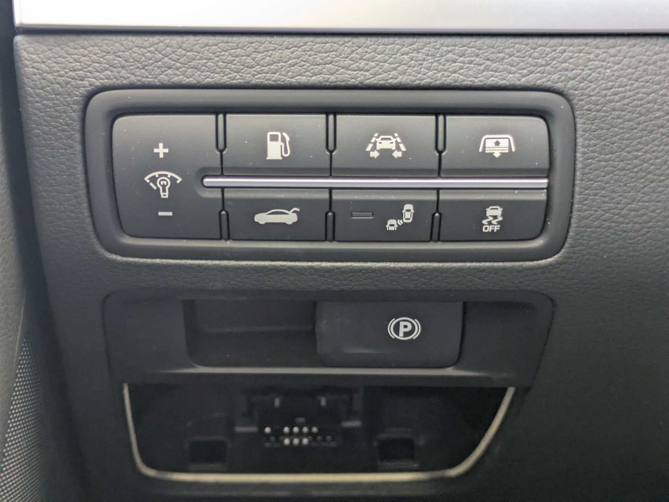 Used 2018 Genesis G80 3.8 w/ Option Group 02 RWD image 14