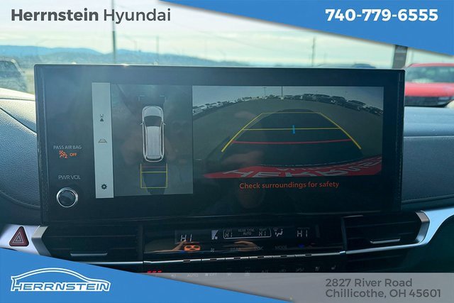 Used 2025 Toyota Sienna Platinum image 13