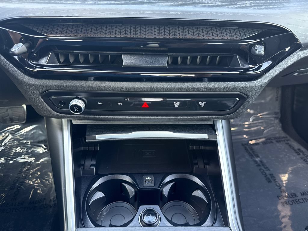 Used 2026 BMW 330i Sedan w/ M Sport Package RWD image 27