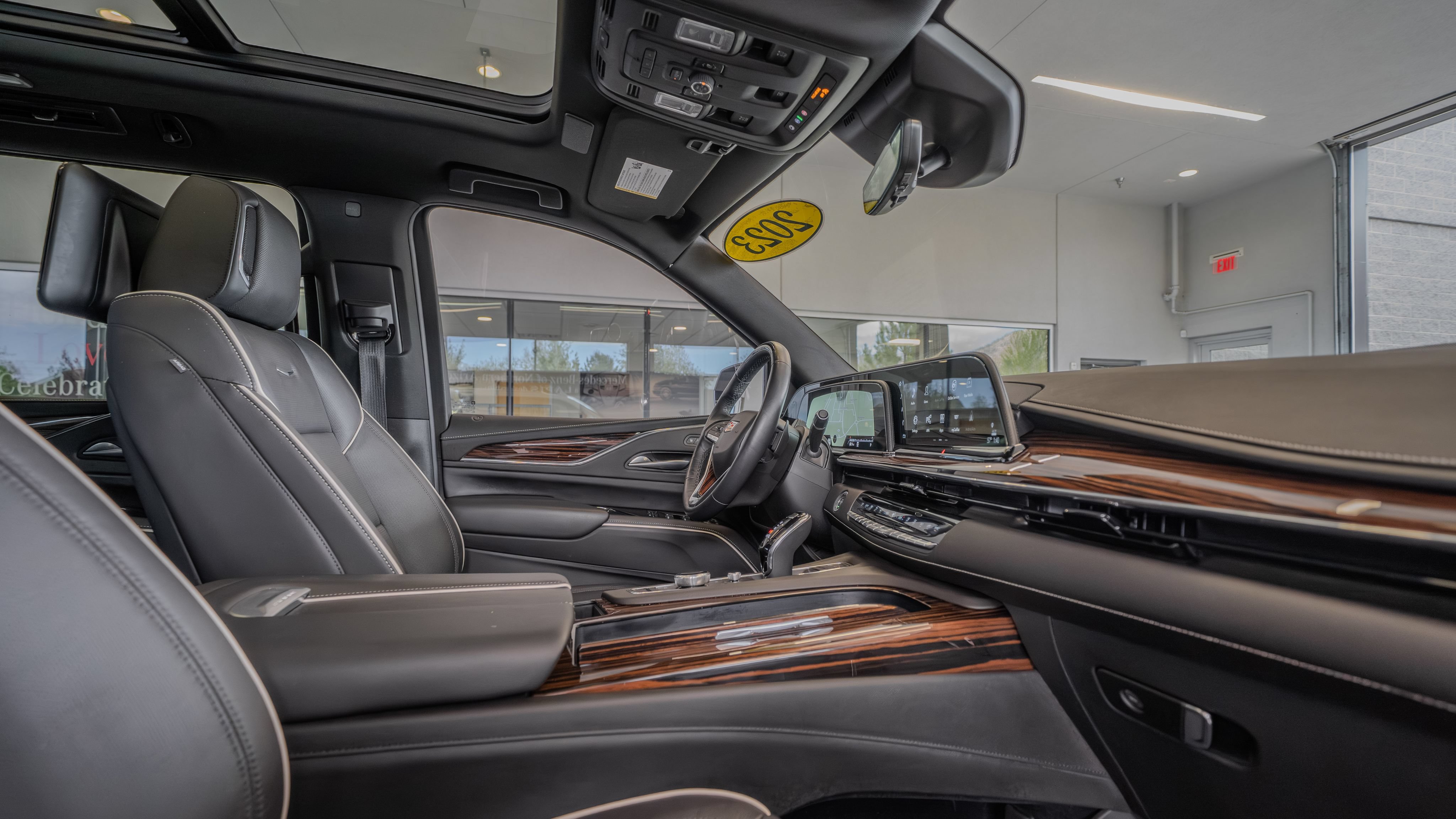 Used 2023 Cadillac Escalade Premium Luxury AWD/4WD image 17